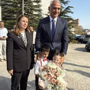 bakan ersoy bartinda vali arslani ziyaret etti dw27EMJx