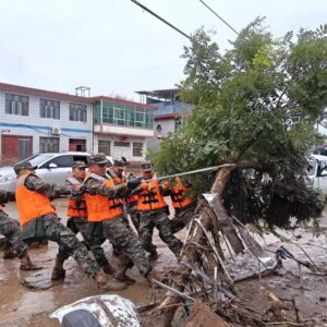 gansuda sel felaketi 10 olu 33 kayip zkks12fu