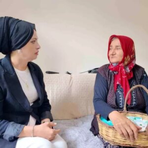 gulcemal teyze baskan buyukakini borek yemeye davet etti i2q1vKPF