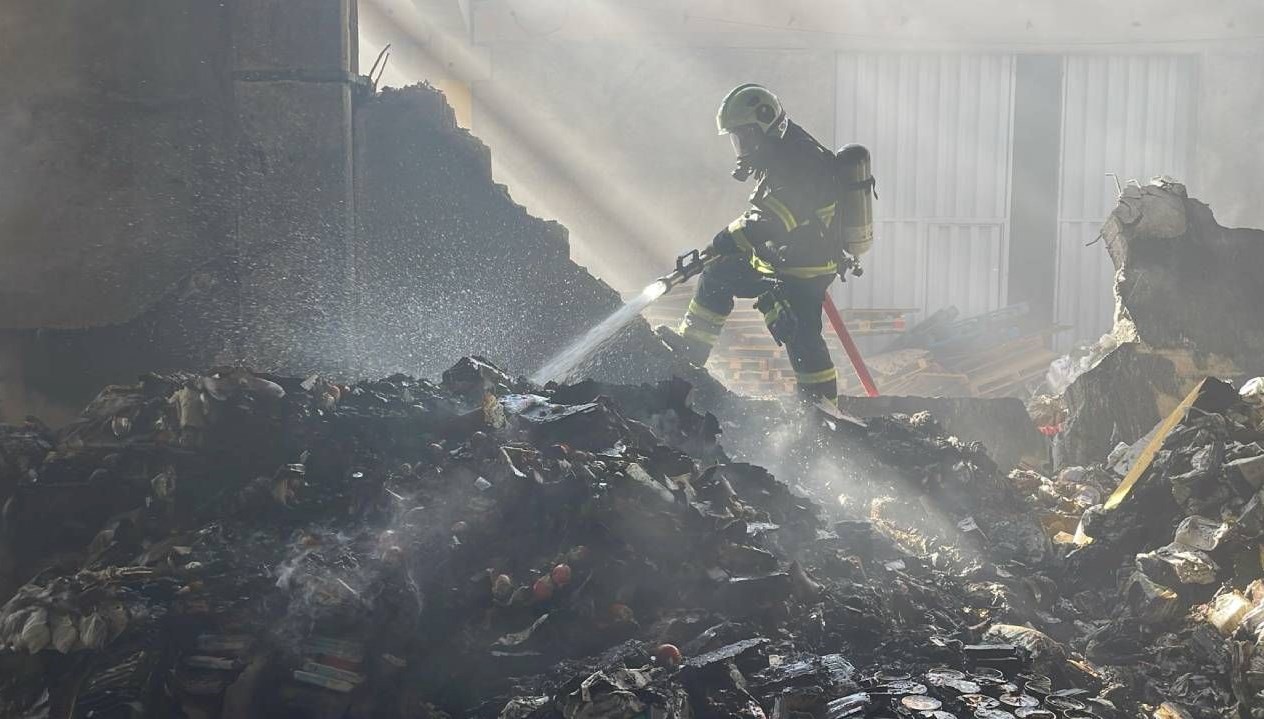 temizlik malzemesi olan depoda yangin a7bsBxyY