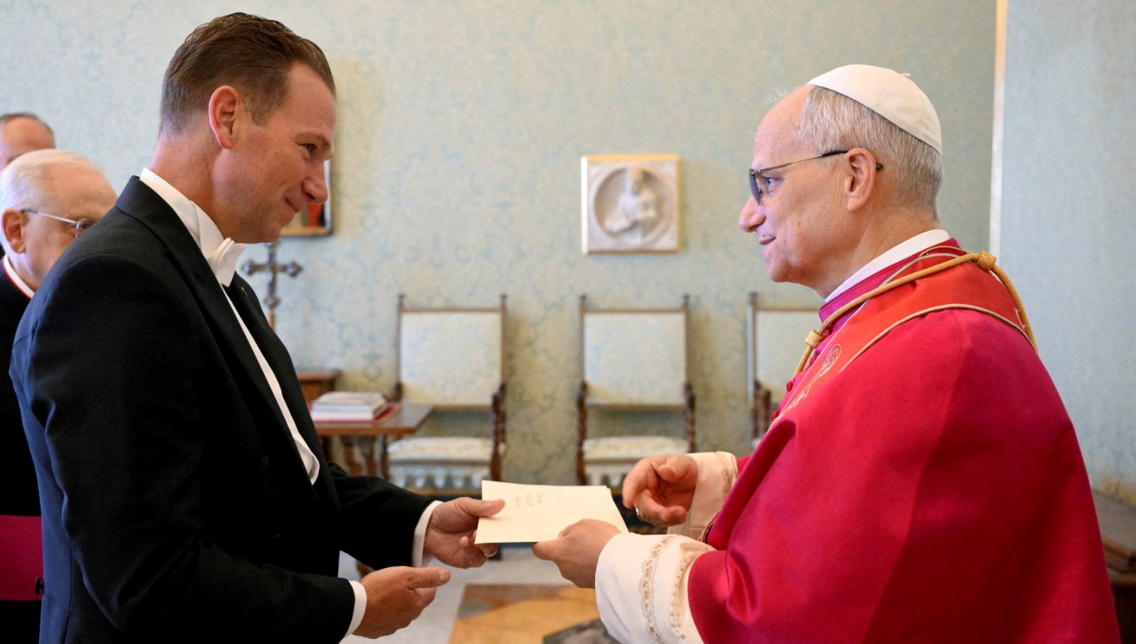 trumpin vatikan elcisinden papaya cikolatali pasta jesti HIUy5PCK