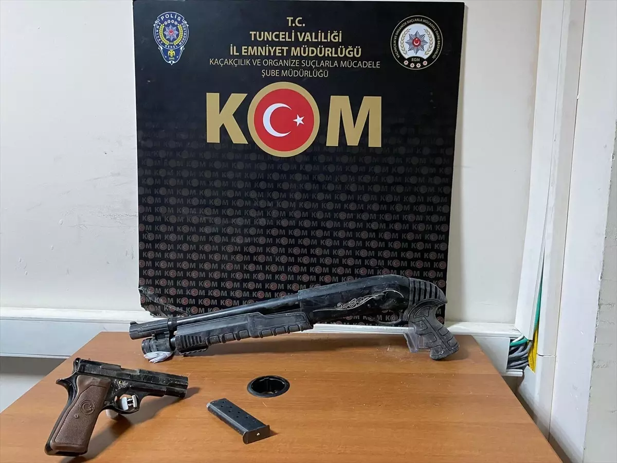 tuncelide insaat alaninda silah ve esrar ele gecirildi 2NOliI6Y