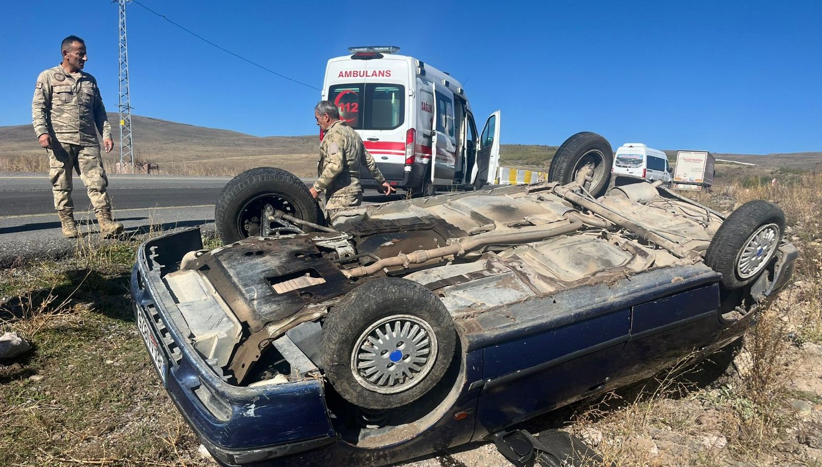 ardahanda kontrolden cikan otomobil devrildi dort yarali ts3k1hHq