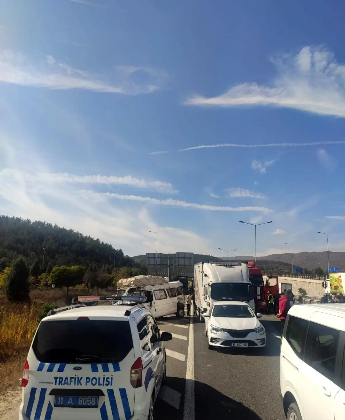 bilecikte zincirleme trafik kazasi 3 yarali XLiBXica.jpg