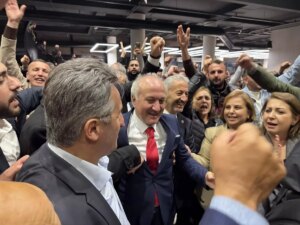 chp kocaeli il kongresinde erdem arcan baskan j8NhTbuj.jpg