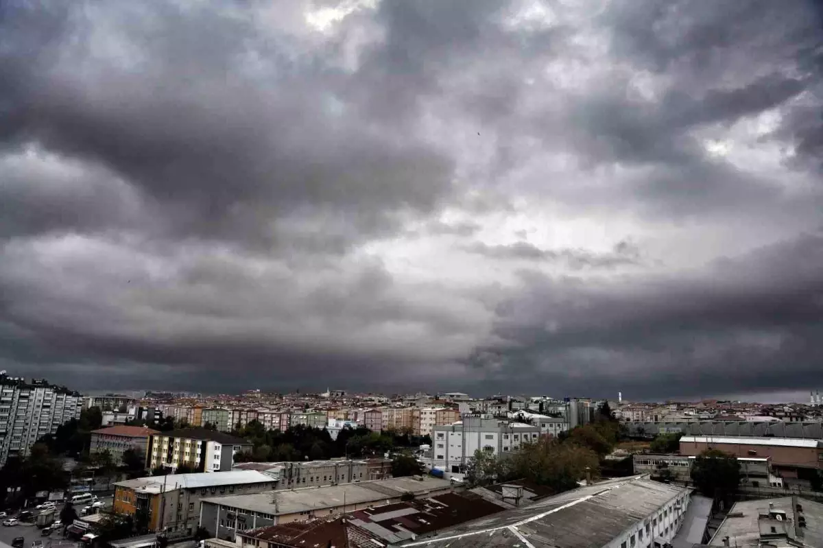 istanbulu kara bulutlar kapladi fOXaAXTr.jpg