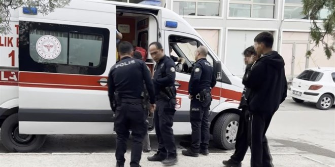 okul cikisi parkta bicakli kavga 2 cocuk bicaklanarak yaralandi 1MOuWiQ4.jpg