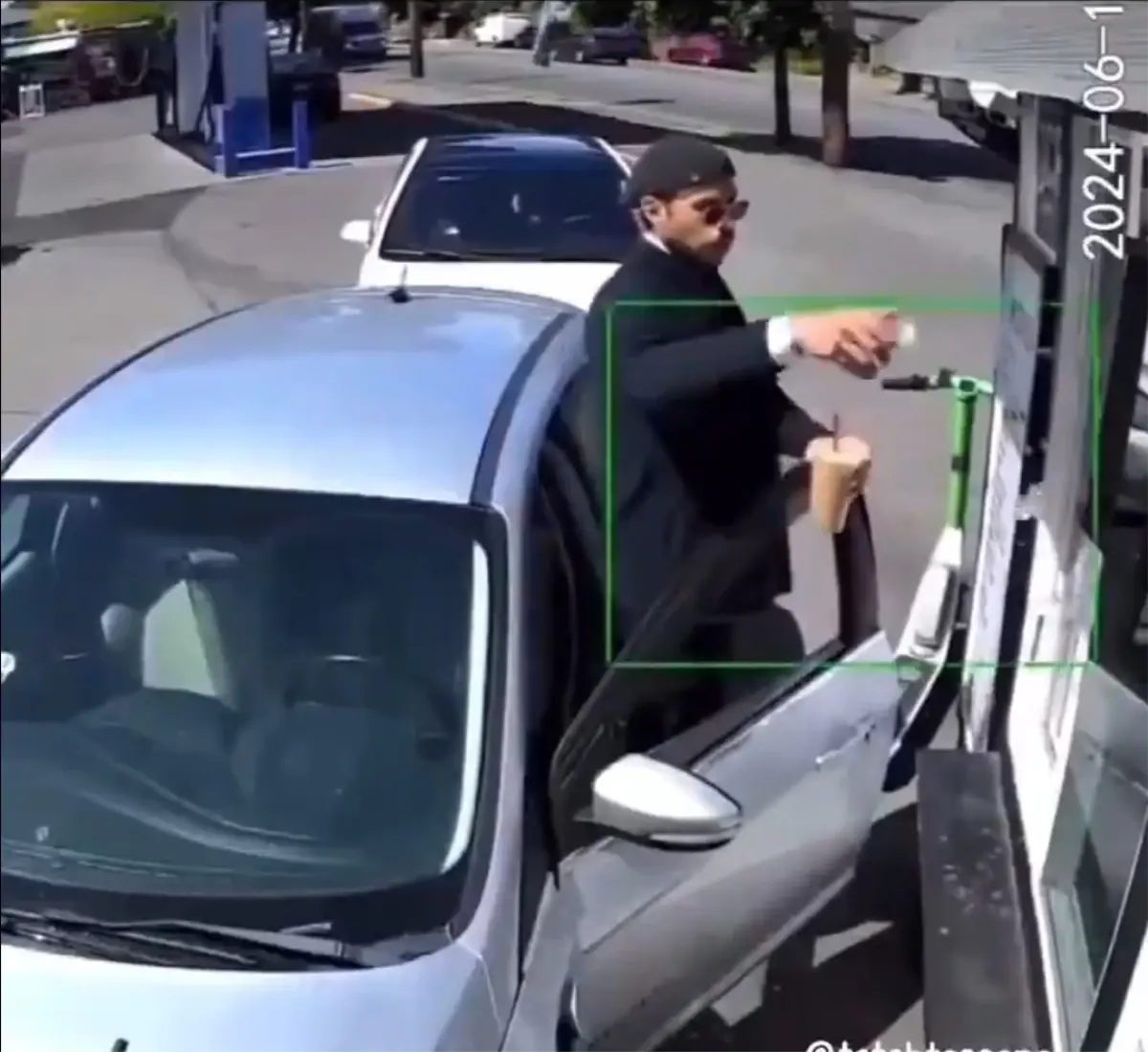 saygisiz musteriye kadin calisanin cevabi bomba c82QxX9h.jpg