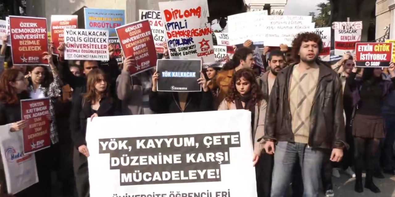ogrencilerden beyazit meydaninda yok protestosu universitelerimiz kole yetistiren atolyelere donusmustur 44Mcai6B.jpg