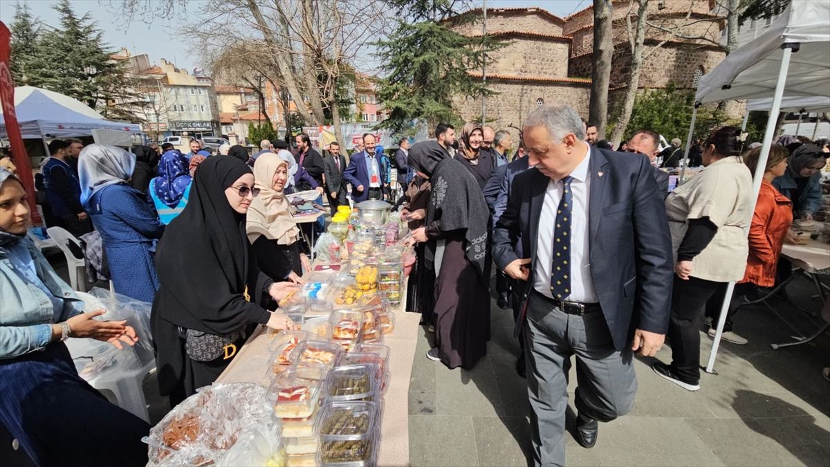 Afyonkarahisar’da İhtiyaç Sahiplerine Yönelik Hayır Çarşısı Açıldı