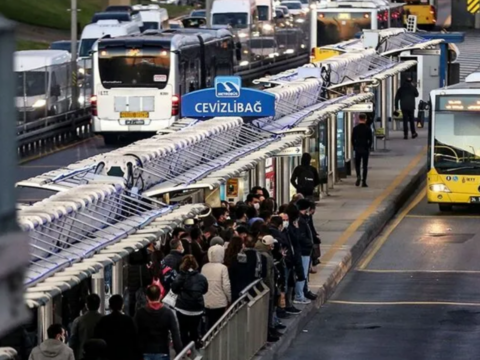 Yarin toplu tasima ucretsiz mi 15 temmuzda otobus metrobus metro iett ego eshot bedava 5hZH2RYd