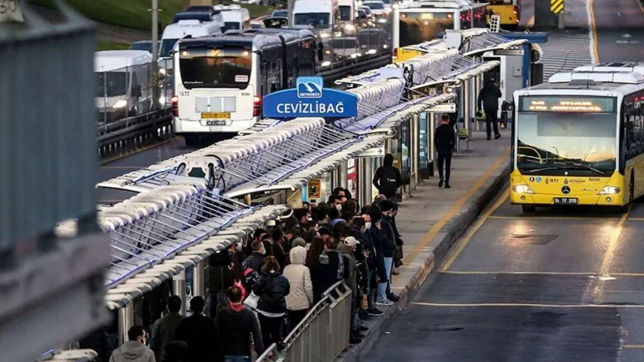Yarin toplu tasima ucretsiz mi 15 temmuzda otobus metrobus metro iett ego eshot bedava 5hZH2RYd
